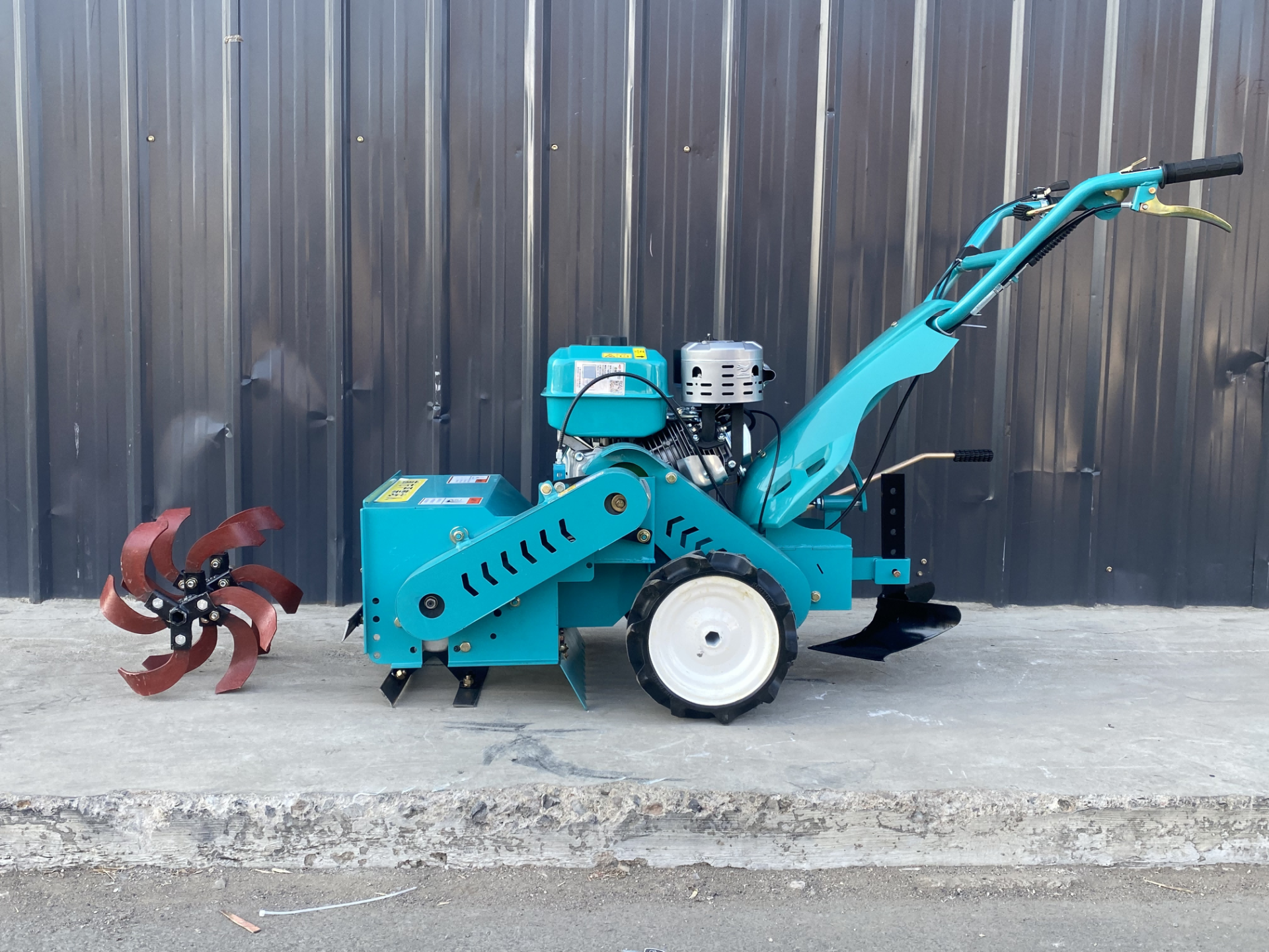 m&aacute;y băm cỏ 4 chức năng chạy xăng