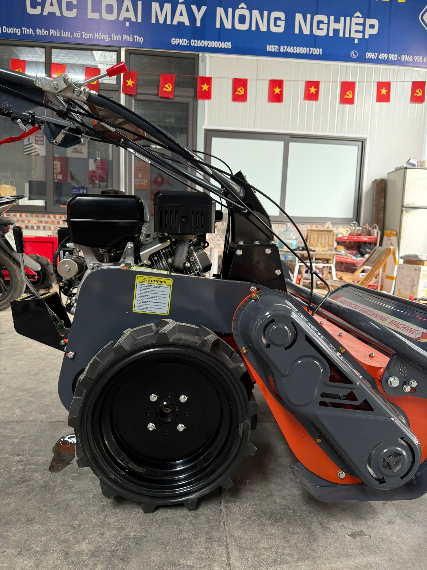 chi tiết m&aacute;y băm cỏ chạy xăng z800
