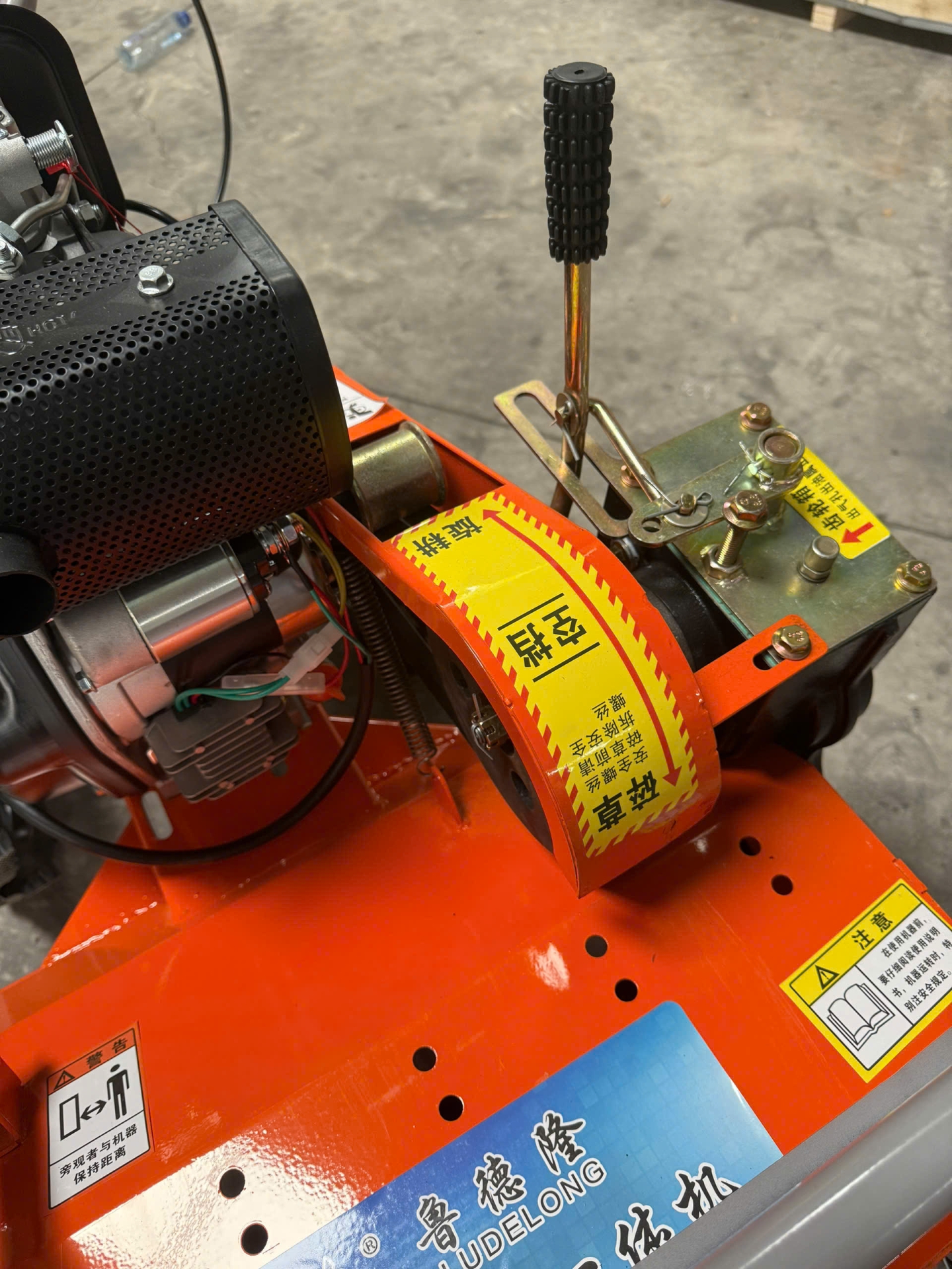 Bộ giảm chấn của máy băm cỏ 4 chức năng 173f có đề