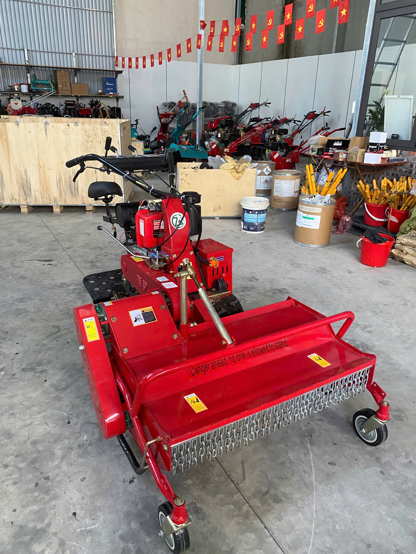 máy băm cỏ ngồi lái chạy dầu 15hp