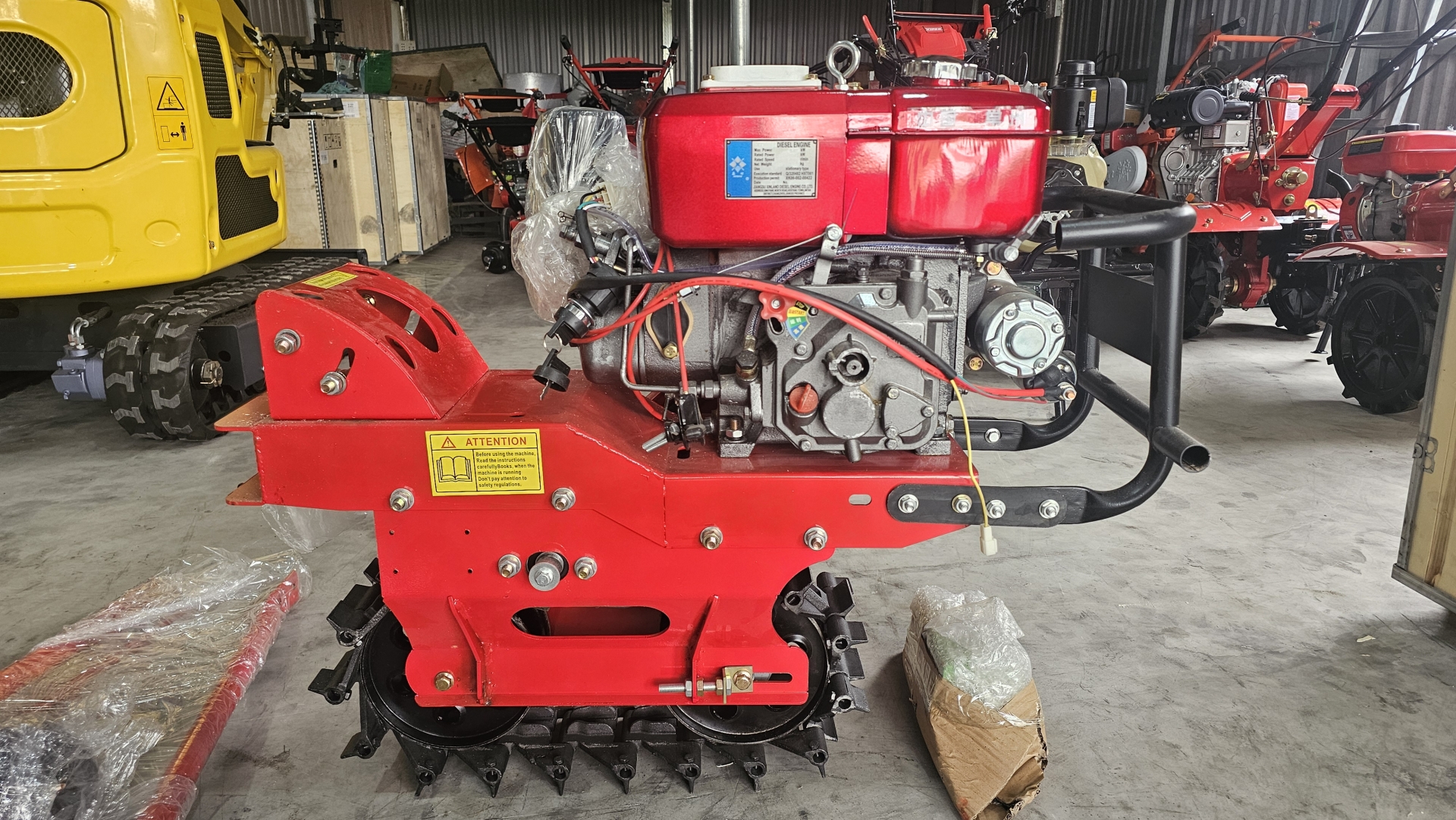 Máy cày bánh xích R180