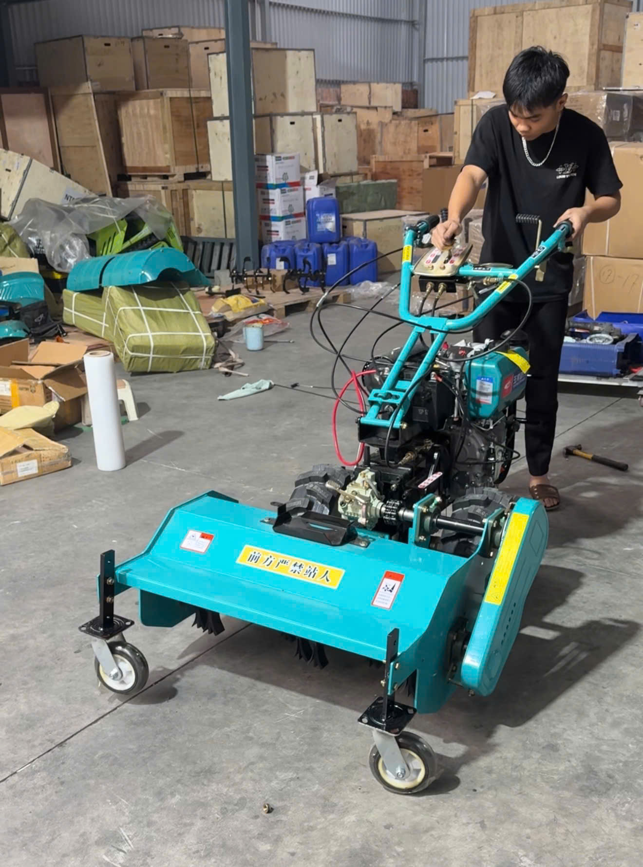 m&aacute;y phay cầu sau đa năng yuchai 192f 14hp lắp bộ băm cỏ 