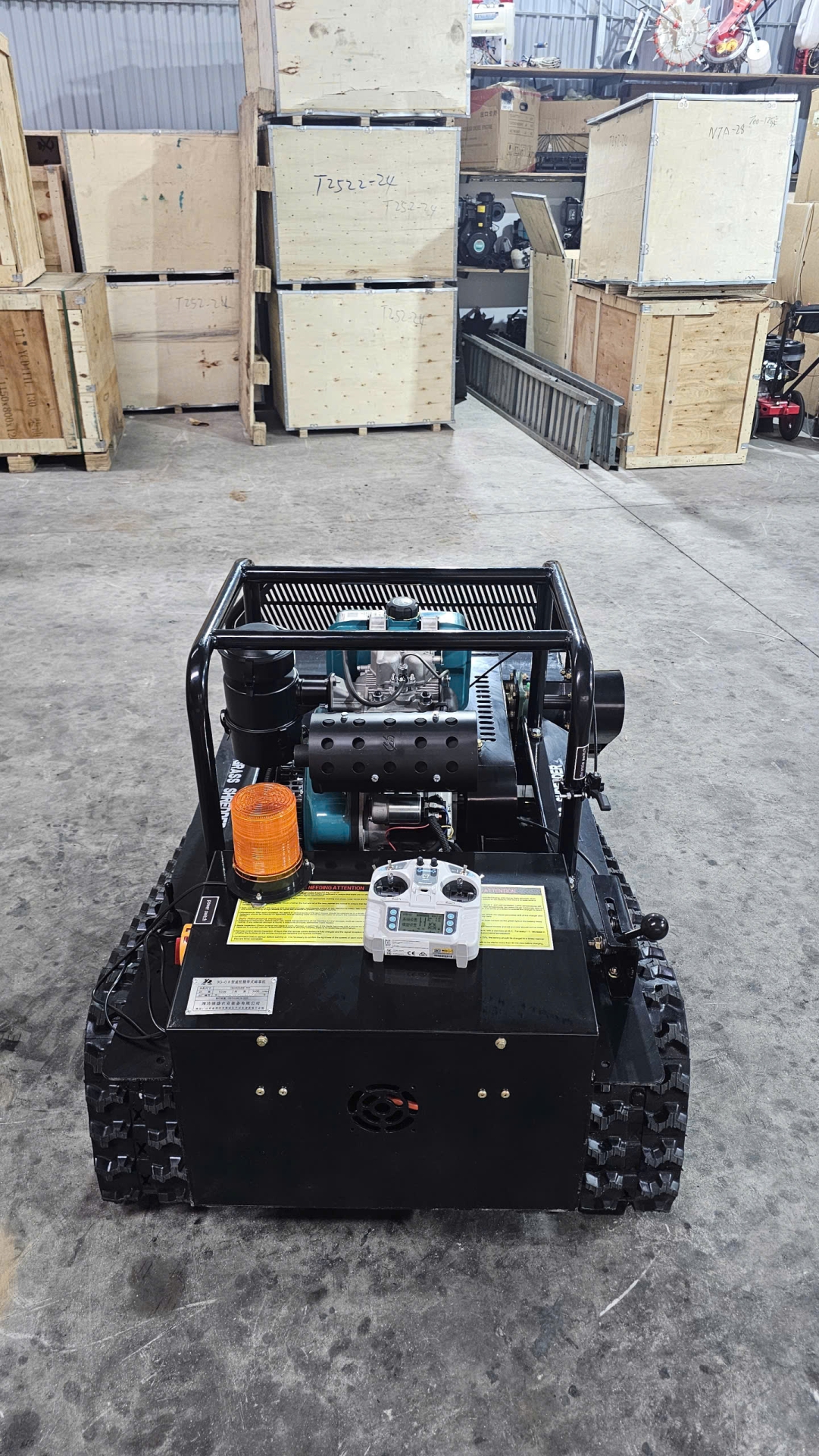 robot băm cỏ điều khiển từ xa yuchai 195f 15hp trục băm 80cm