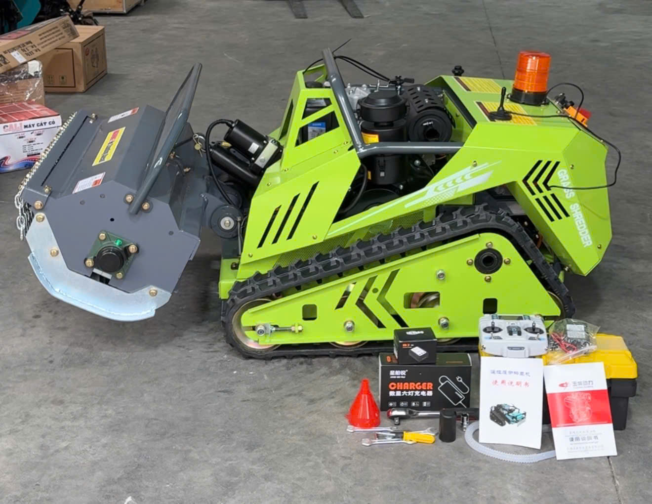 Robot băm cỏ b&aacute;nh x&iacute;ch trục 80cm